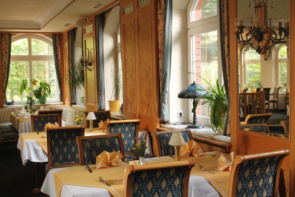 Hotel Und Restaurant Waldschloesschen 크리비츠 외부 사진