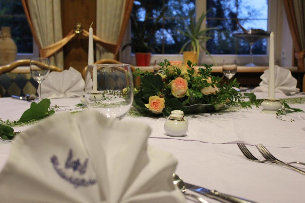 Hotel Und Restaurant Waldschloesschen 크리비츠 외부 사진